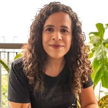 Regina Magalhaes, Plural Global