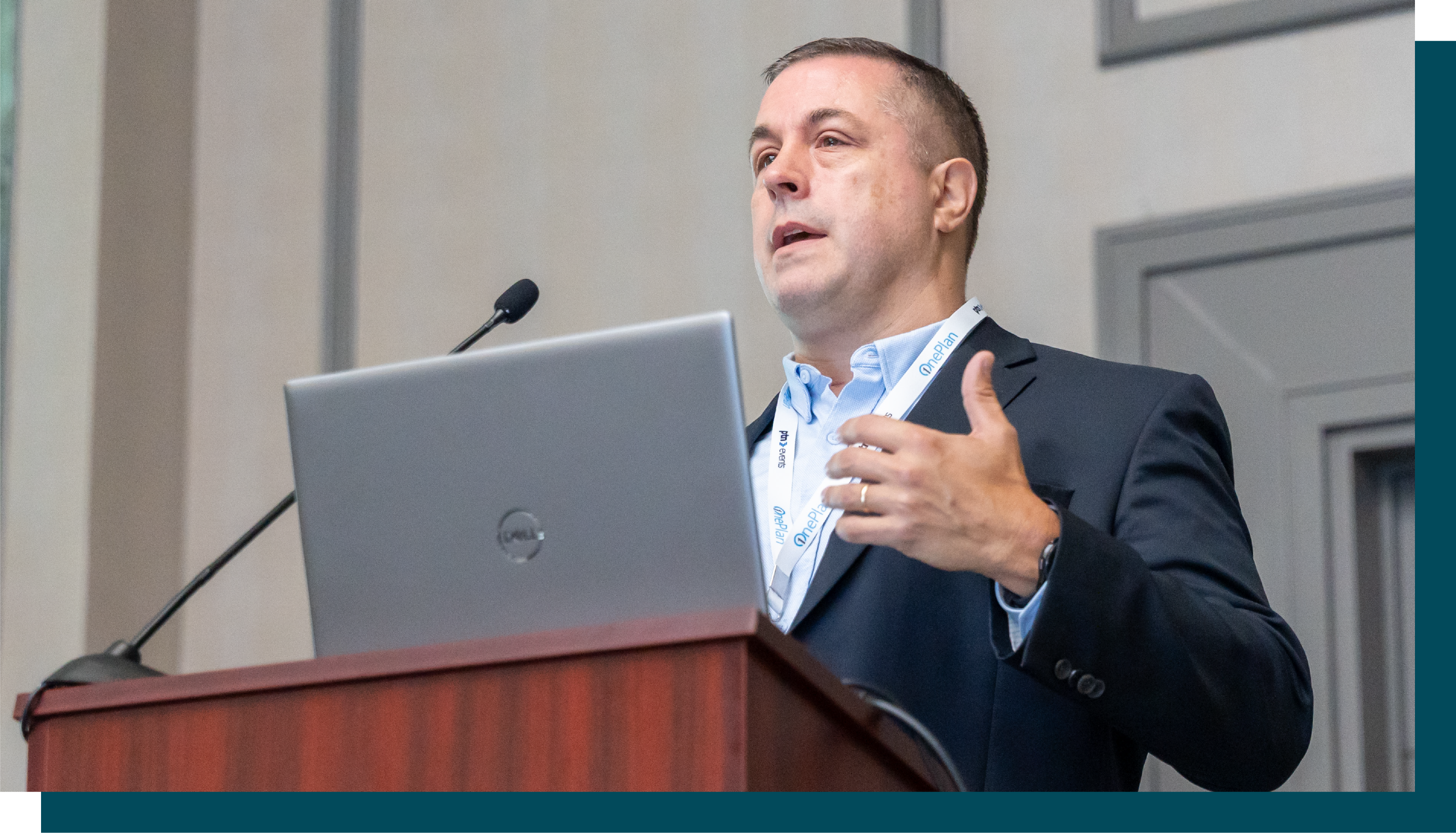 Professional networking at AI in Oil and Gas Conference, artificial intelligence in oil and gas industry event, Delegate enjoying coffee during AI in Oil and Gas networking session