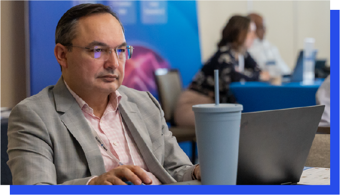 Audience engagement during AI technology forum, Participant contributing to oil and gas innovation panel, Live Q&A session at industrial digitalization conference